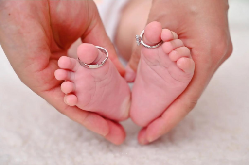 双峰宝宝睡觉头上都是汗